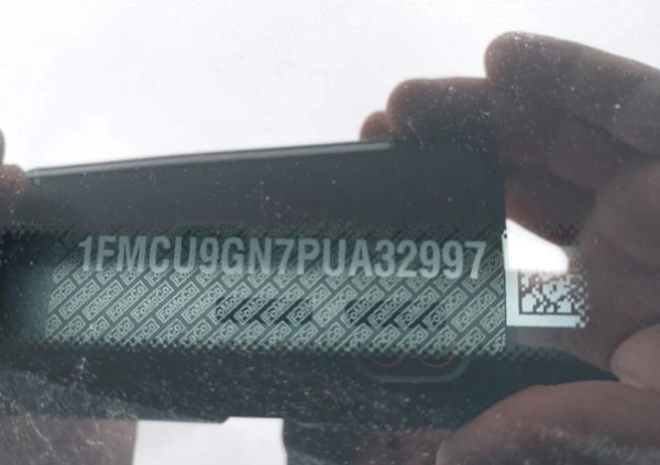Ford Escape cena 69000 przebieg: 5900, rok produkcji 2023 z Barcin małe 154